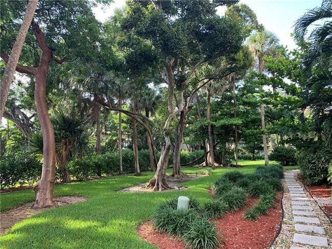 Building Photo - 950 Ponce De Leon Rd