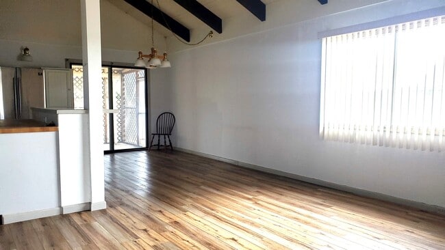 Living room / Dining room - 250 W 8th St