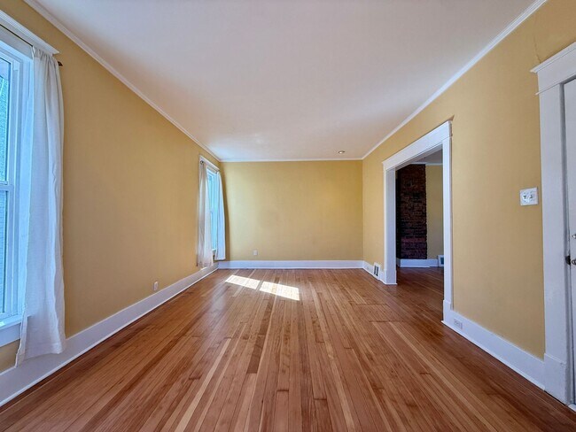 Building Photo - 909 Ouray Ave