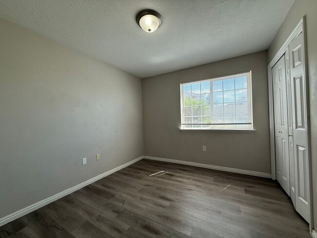Building Photo - Spacious 3-Bedroom Condo in Orem!