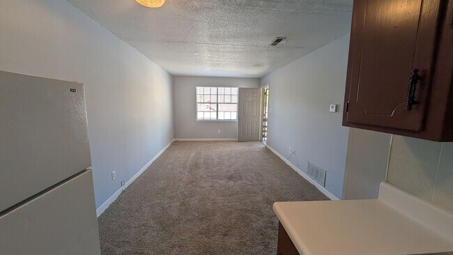 Building Photo - 837 Graymont Ave W