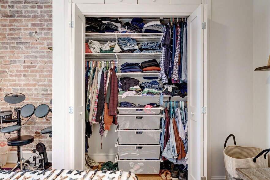 2nd Bedroom has stretched closet! - 602 14th Pl NE