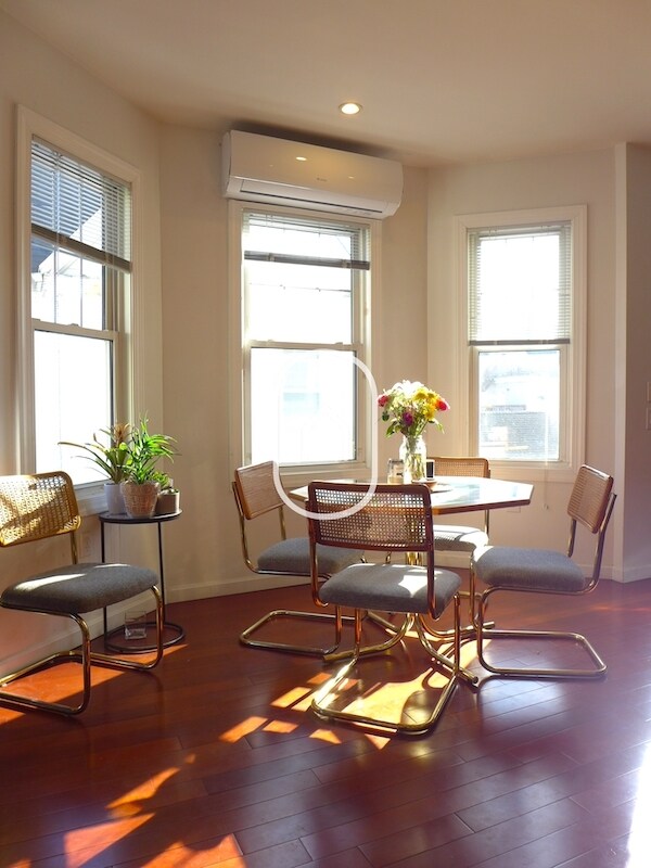 Building Photo - 26 Turner St