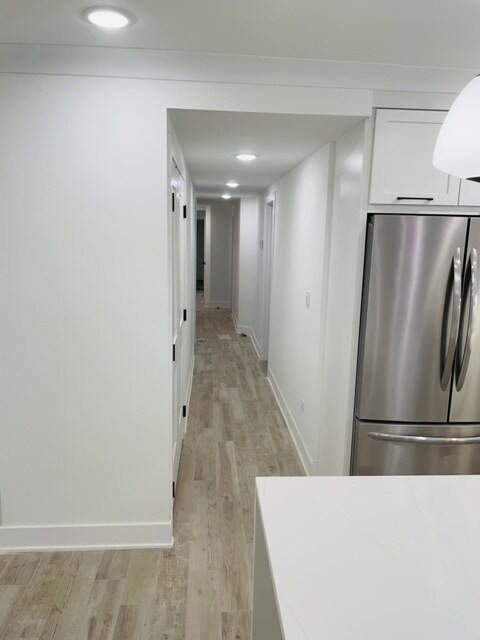 Building Photo - 843 W Wellington Ave