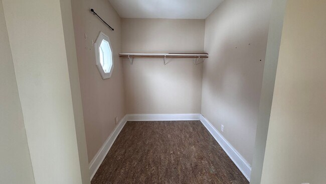 Building Photo - 1712 W 3rd St