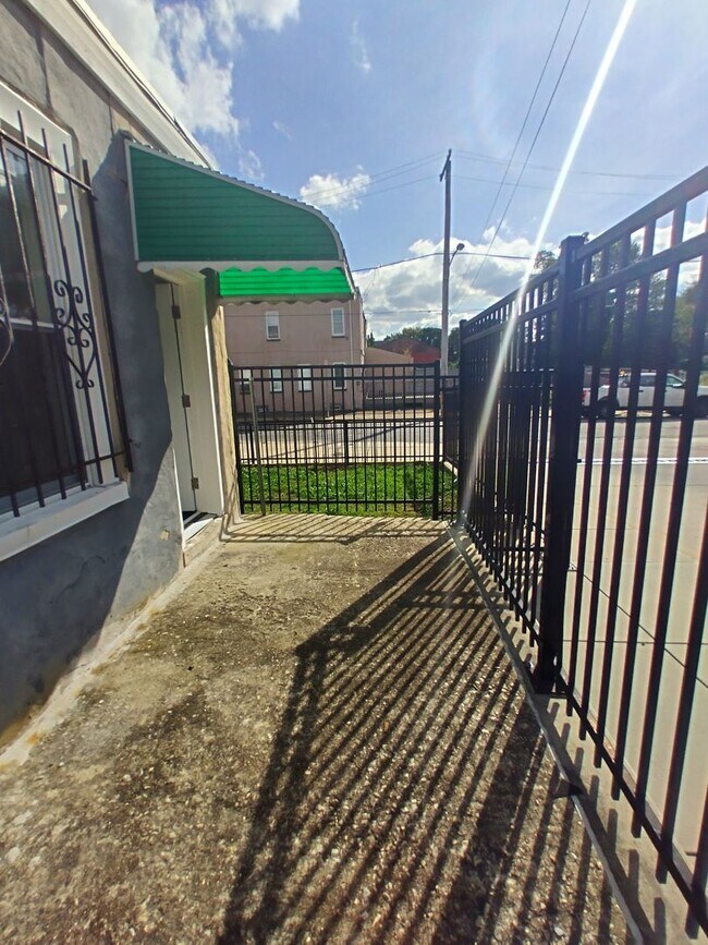 Building Photo - Spacious West Philly Home