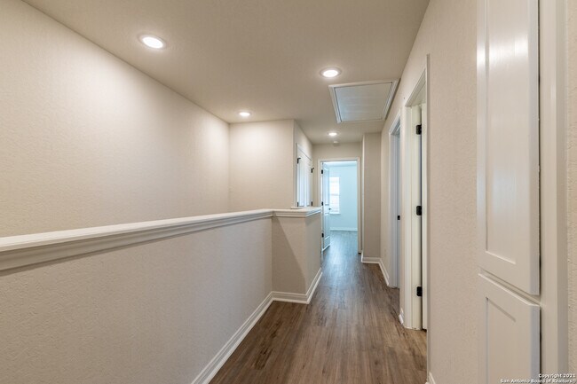 Building Photo - 10351 Lynwood Crk