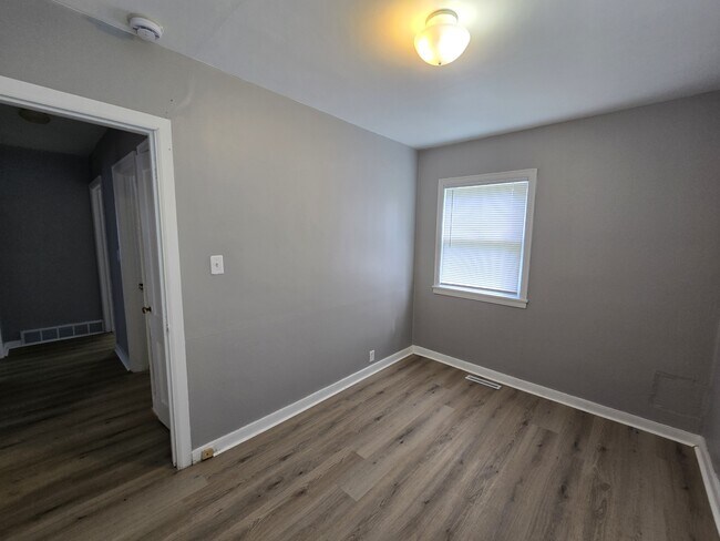 Building Photo - 602 Logan Ave