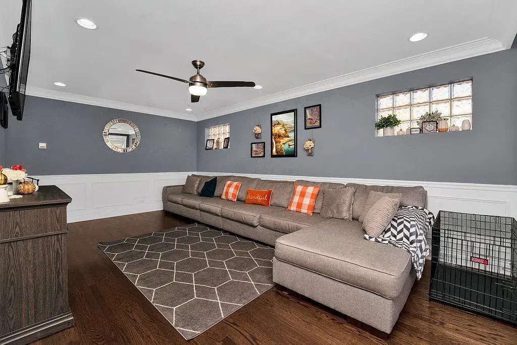 Building Photo - 8630 S Komensky Ave