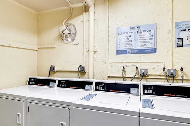 Building Photo - 9080 Lime Bay Blvd