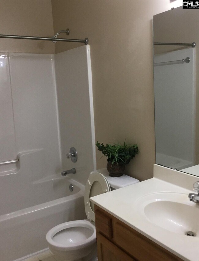Building Photo - 13 Coachmen Ct
