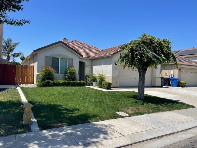 Building Photo - Ideal 4br/2ba single story with chefs kitchen
