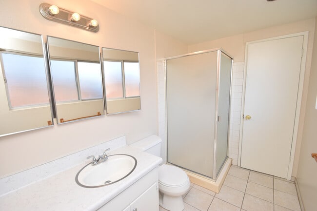 Building Photo - Fullerton Home w/Yard & Garage - 3 Bed/2 Bath