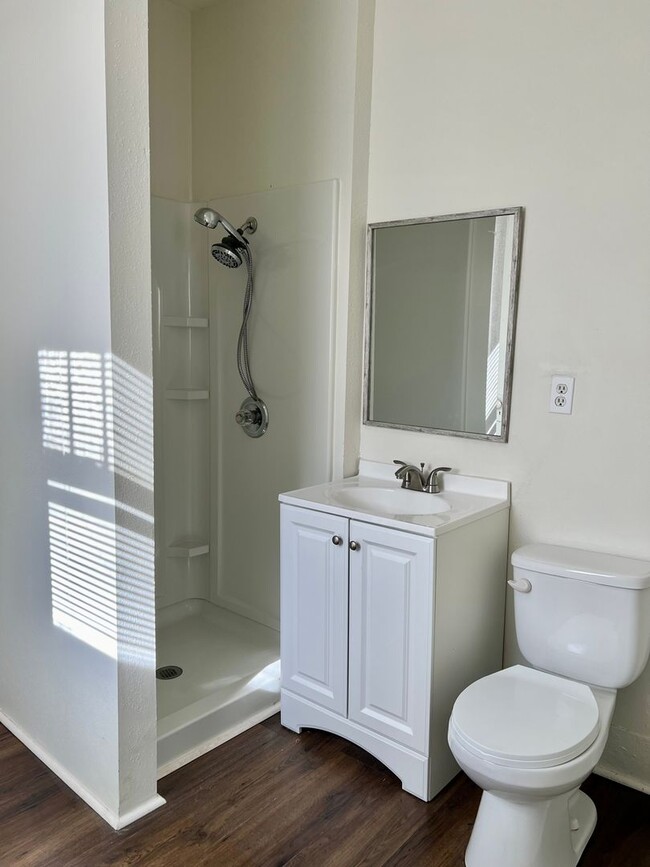 Building Photo - West End 3 Bedroom, 1 Bath for Rent with u...
