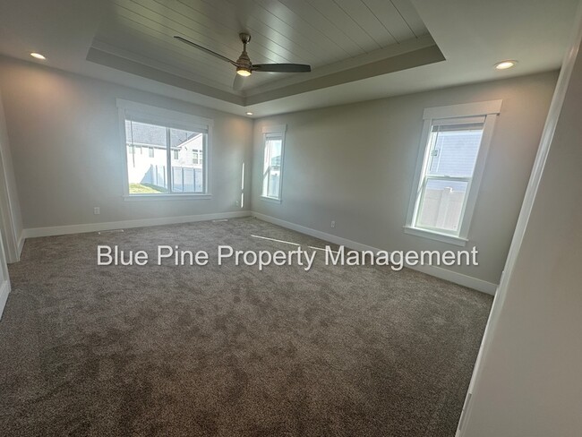 Building Photo - 176 Hideout Dr
