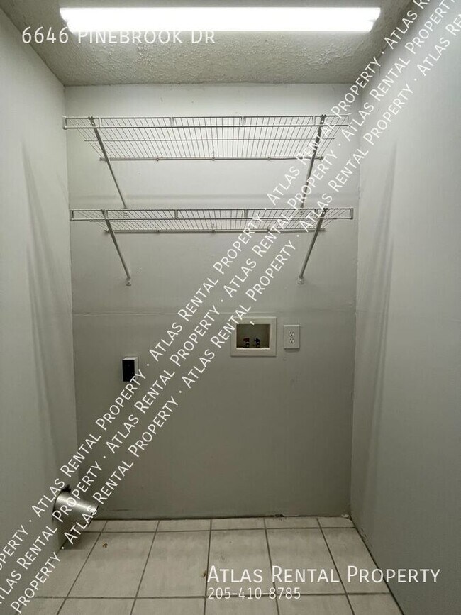 Building Photo - 6646 Pinebrook Dr