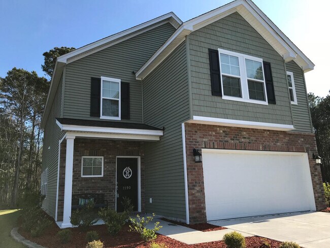Building Photo - LARGE HOME WITH A POND LOT!
