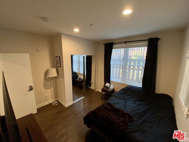 Building Photo - 2317 Scarff St