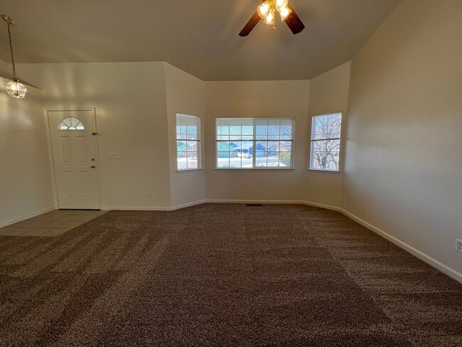 Building Photo - 3/2/2 Home in Gardnerville Ranchos *MUST SEE*