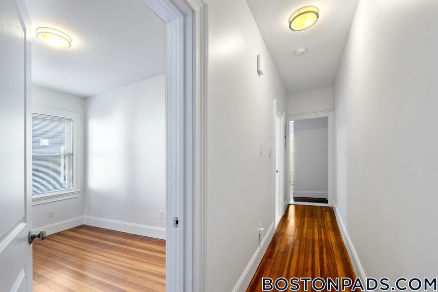 Building Photo - 122 Columbia St