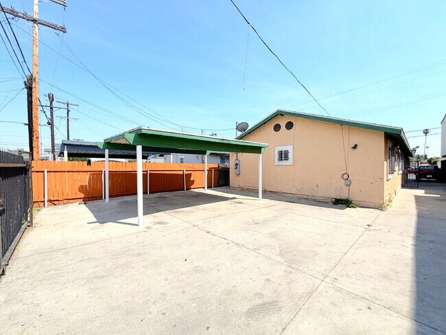 Building Photo - 1385 E Vernon Ave