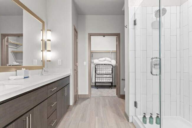 Building Photo - 390 N 2nd Ave