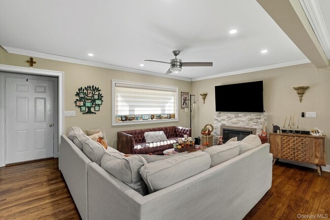 Building Photo - 110 Topland Rd