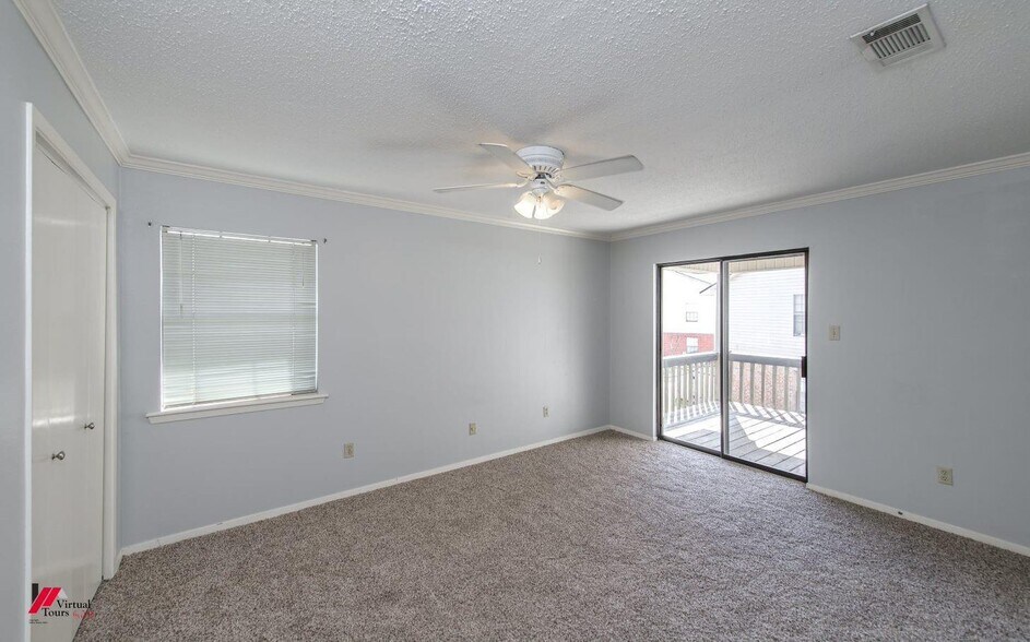 Building Photo - 3636 Greenacres Place Dr