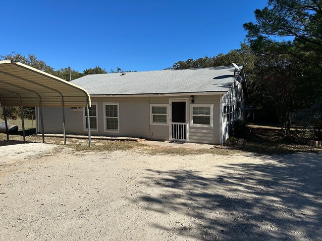 Building Photo - Quaint home in the trees