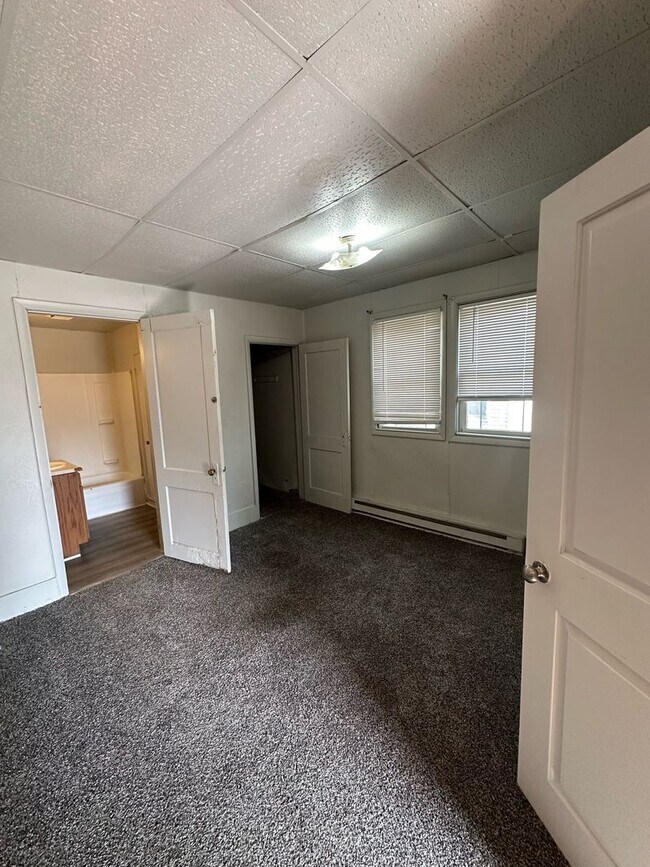 Building Photo - 417 Middlebury St