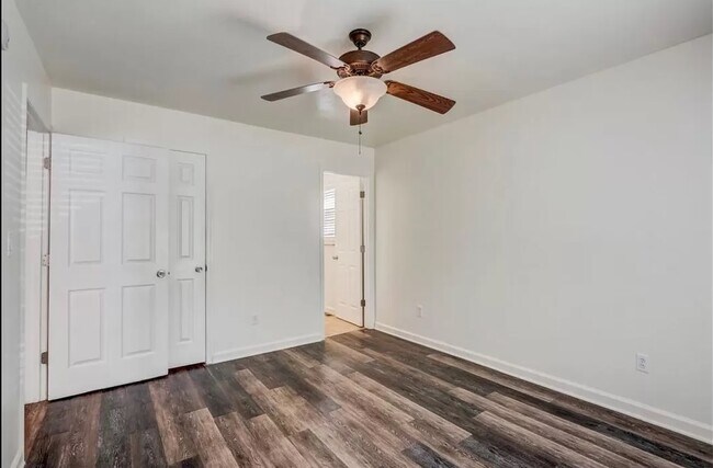 Building Photo - 100 Sadler Ct
