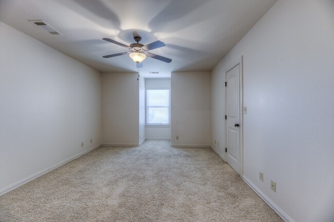 Building Photo - 11841 S Pittsburg Ave