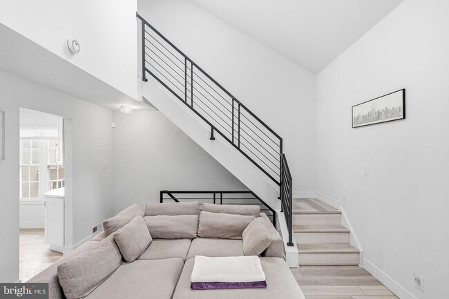 Building Photo - 3904 Fenwick Ln