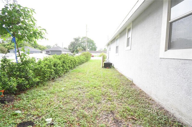 Building Photo - 221 E Cypress St