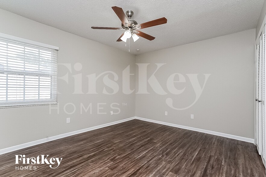 Building Photo - 818 Black Knight Dr