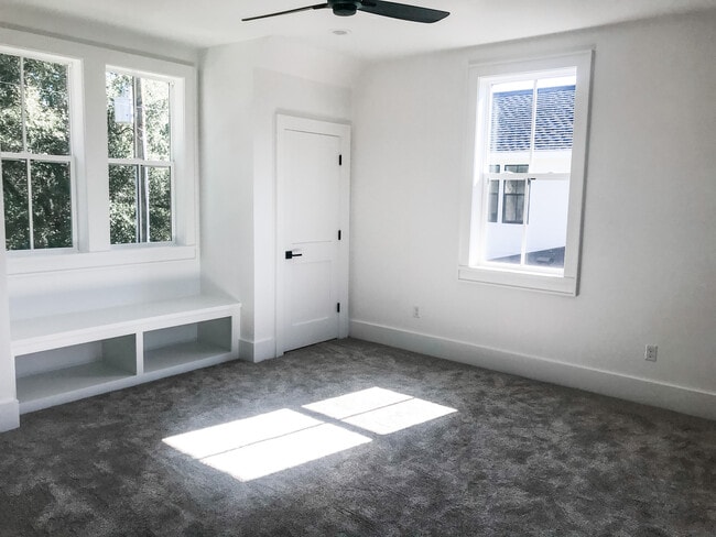 Building Photo - 764 E 2nd St