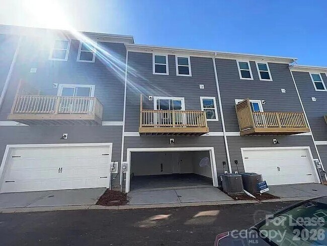 Building Photo - 2027 Tears Ln