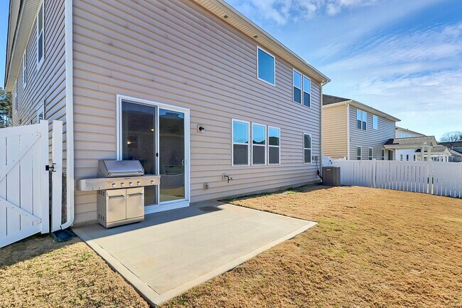 Building Photo - 17022 Carolina Pine Row