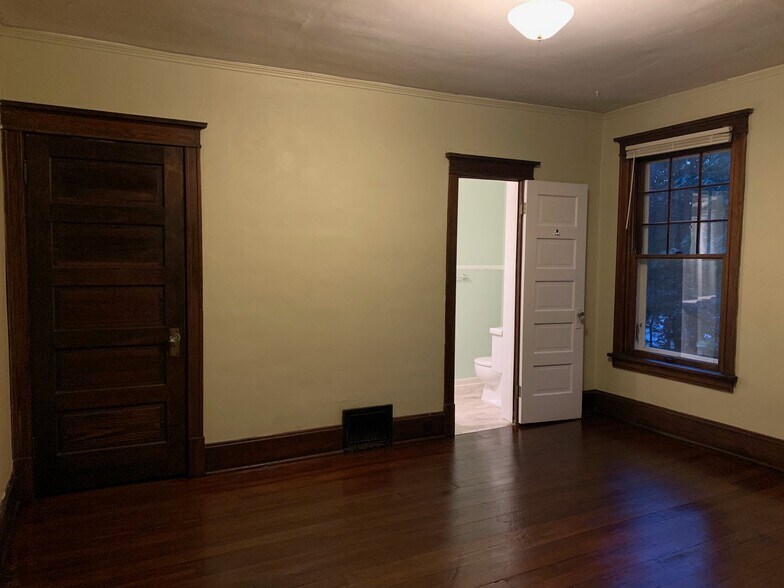 Building Photo - 708 Vine St
