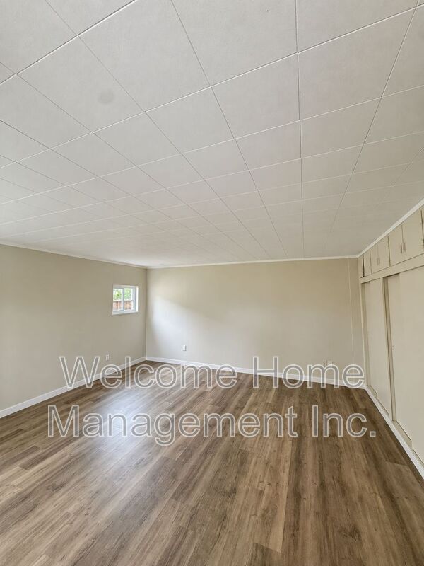 Building Photo - 477 Grove Way