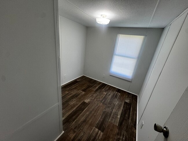 Building Photo - 2214 Cattail Cir