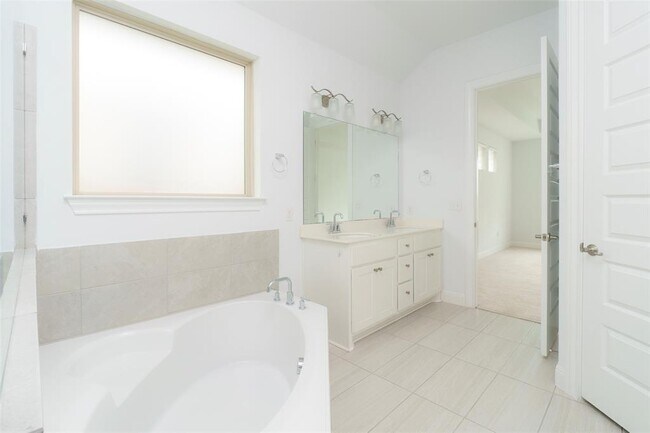 Building Photo - 3810 Brushy Creek Rd