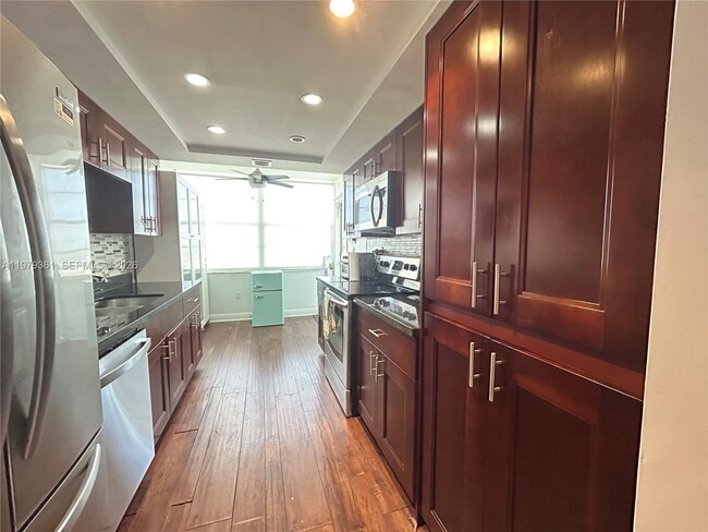 Building Photo - 18031 Biscayne Blvd