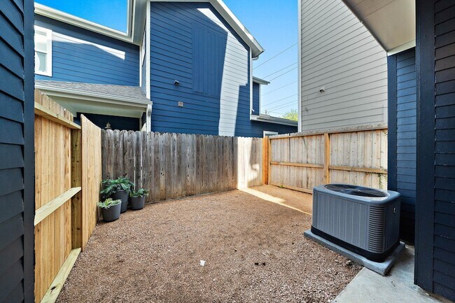 Building Photo - 1406 Valentine St