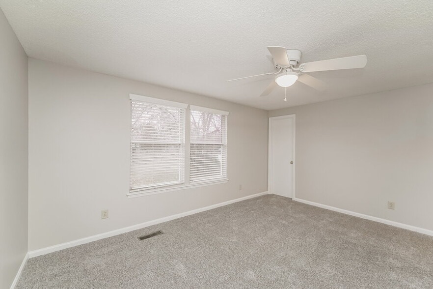 Building Photo - 10925 Magenta Ln