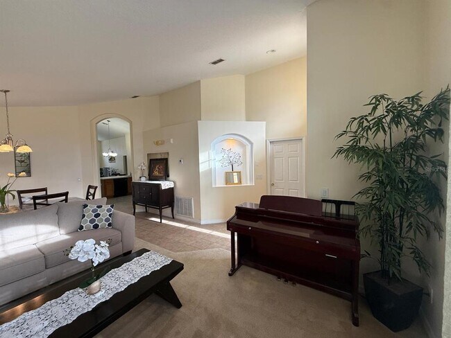 Building Photo - 320 Rosso Dr