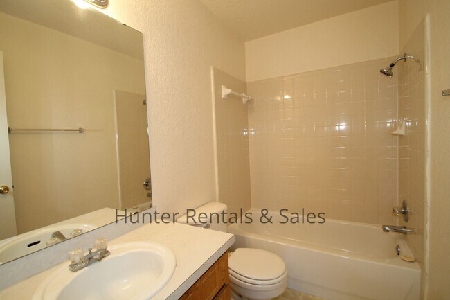 Building Photo - Perfect Two Bedroom