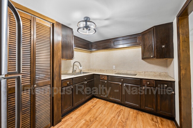 Building Photo - 7020 Bonnamere Dr
