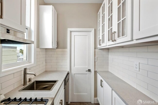 Primary Photo - 376 Frederick St