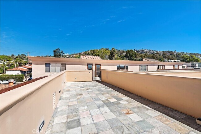 Building Photo - 2037 S Coast Hwy